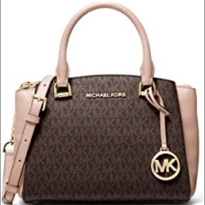 MICHAEL KORS Maxine Messenger Crossbody bag!!